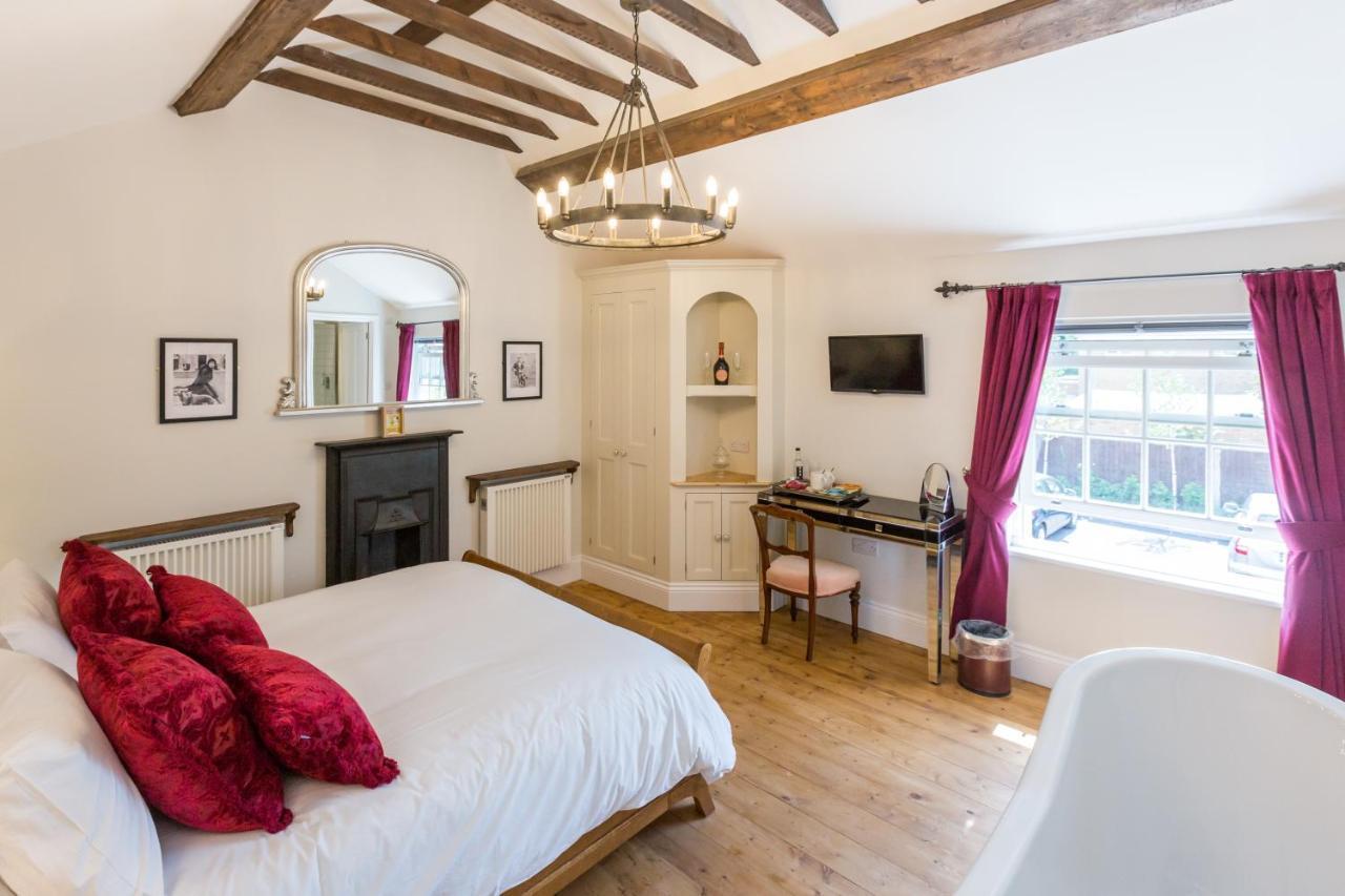 The Dog & Gun Inn Netheravon Bagian luar foto