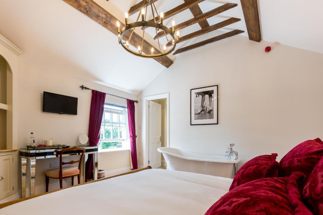 The Dog & Gun Inn Netheravon Bagian luar foto