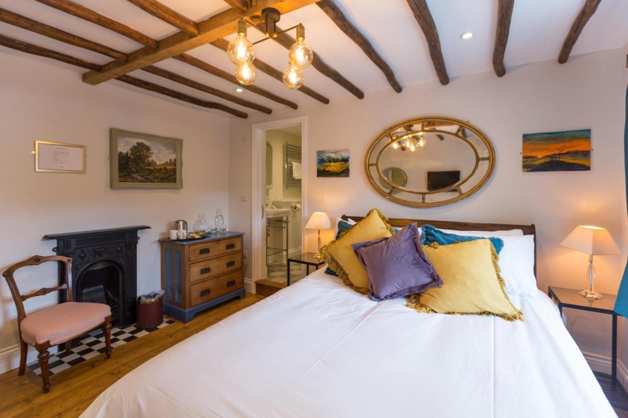 The Dog & Gun Inn Netheravon Bagian luar foto