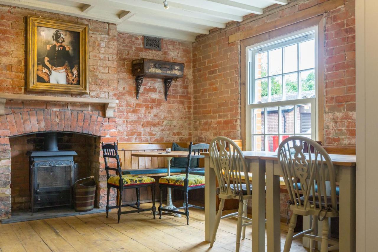 The Dog & Gun Inn Netheravon Bagian luar foto