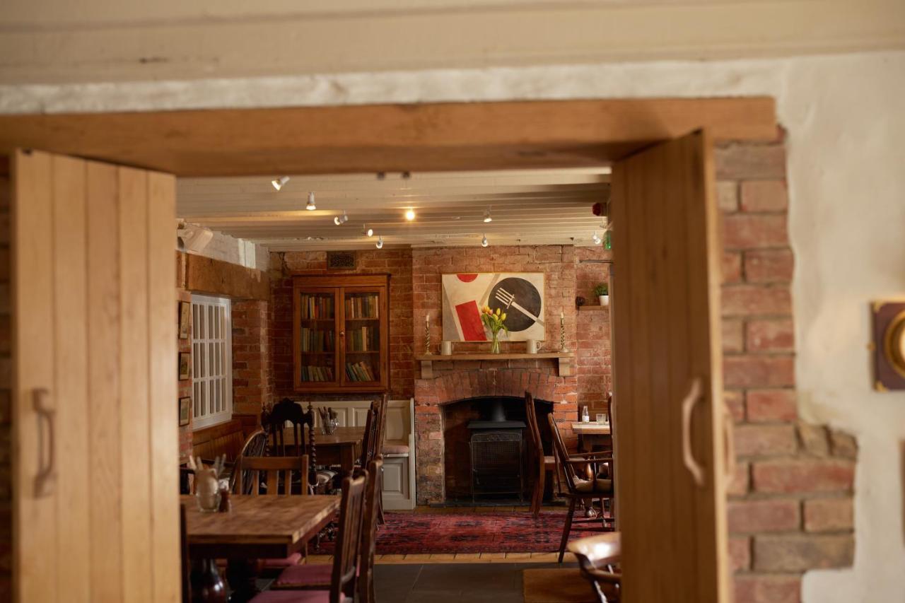 The Dog & Gun Inn Netheravon Bagian luar foto