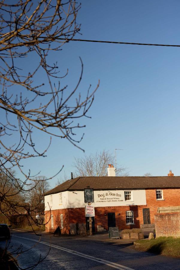 The Dog & Gun Inn Netheravon Bagian luar foto